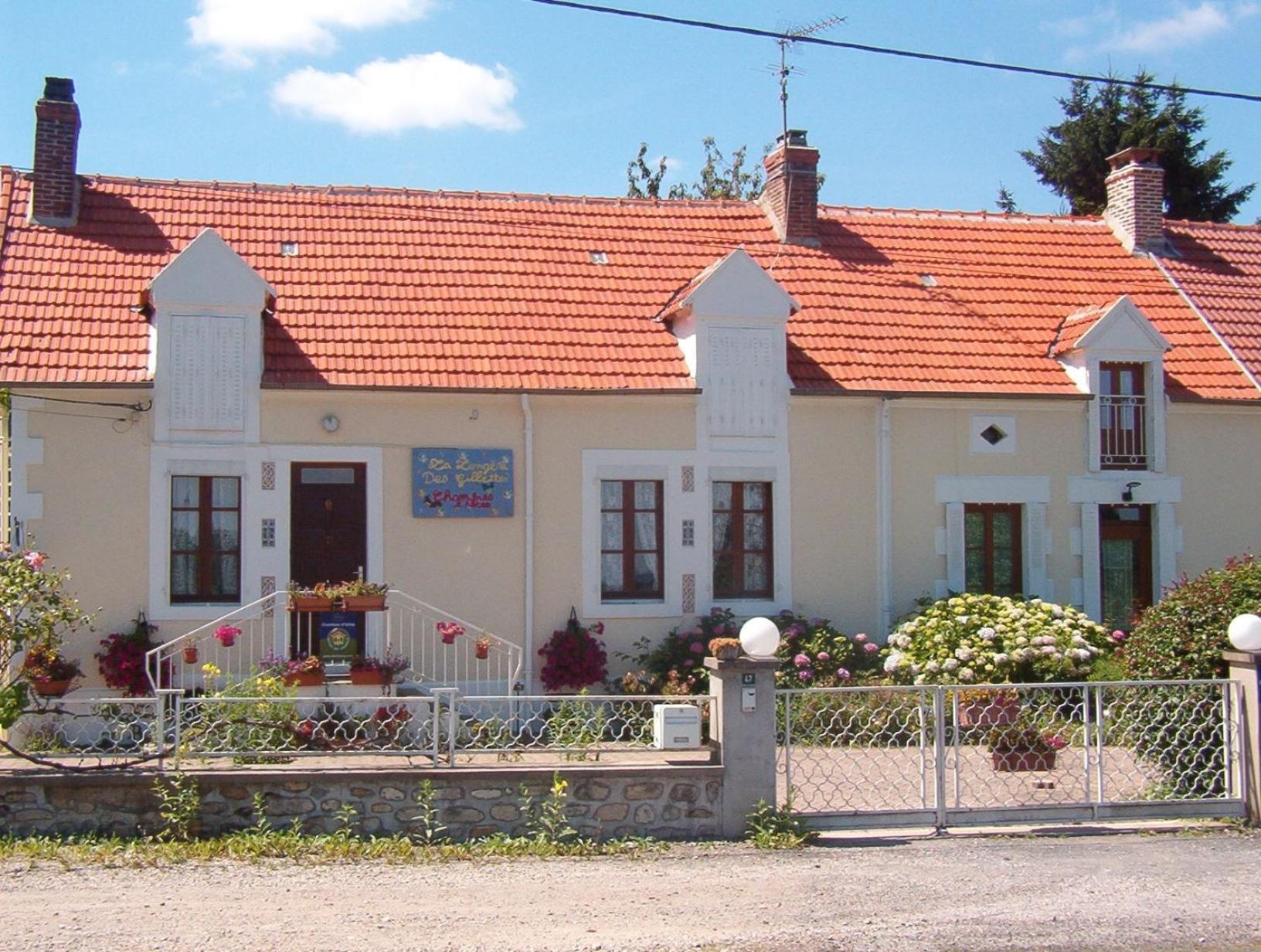 La Longere Des Gillettes Bed & Breakfast Bezenet Exterior photo